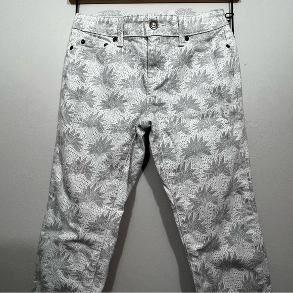 Vineyard Vines Floral Eyelet printed denim - Picture 3 of 5